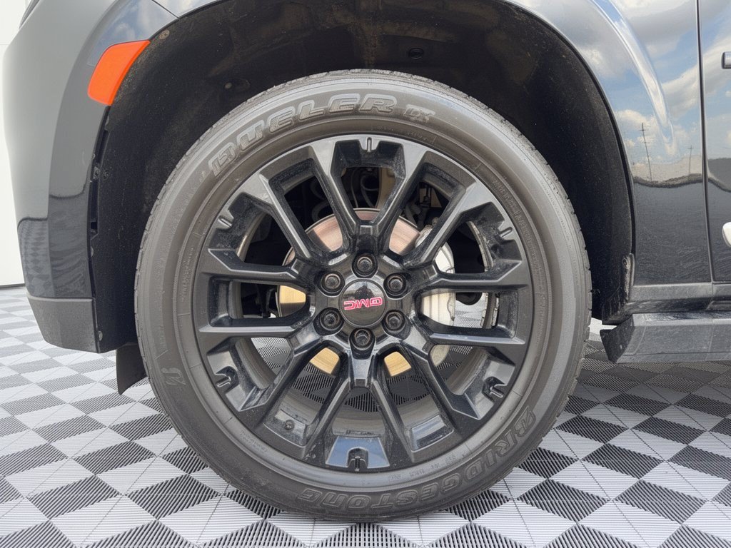 Used 2023 GMC Yukon Denali RWD image 13