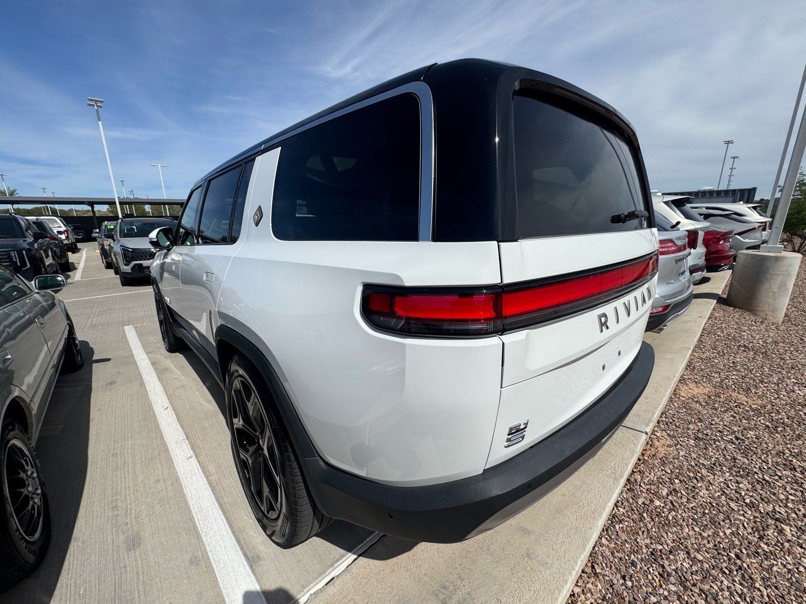 Used 2023 Rivian R1S Adventure Dual AWD/4WD image 3