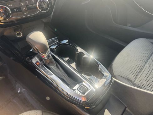 Used 2025 Chevrolet Trax LT image 35