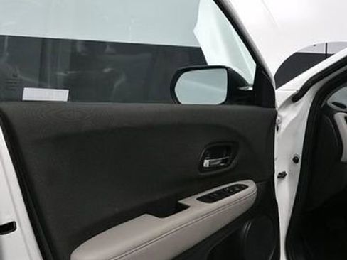 Used 2022 Honda HR-V LX image 17