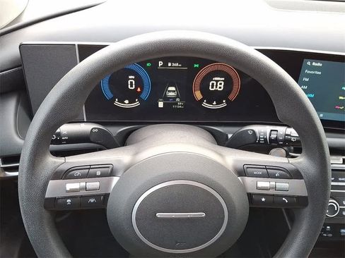 Certified 2025 Hyundai Tucson SE image 15