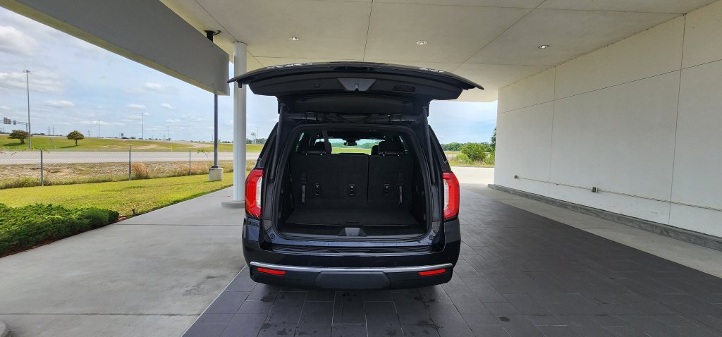 Used 2023 GMC Yukon SLT AWD/4WD image 25