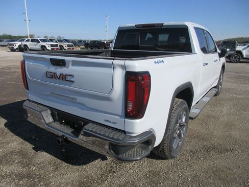 New 2026 GMC Sierra 1500 SLT image 5