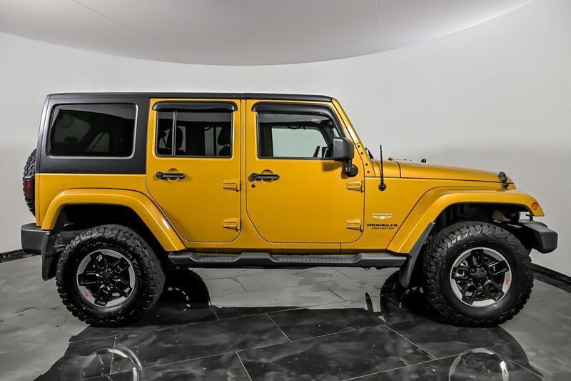 Used 2014 Jeep Wrangler Unlimited Sahara w/ Dual Top Group AWD/4WD image 10