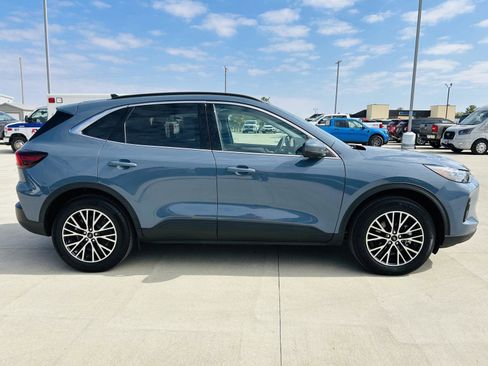 Used 2025 Ford Escape PHEV w/ PHEV Premium Package image 44