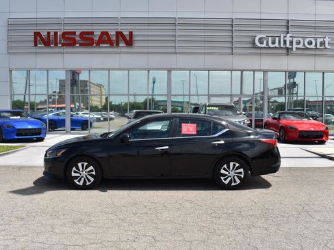 Used 2025 Nissan Altima 2.5 S image 3