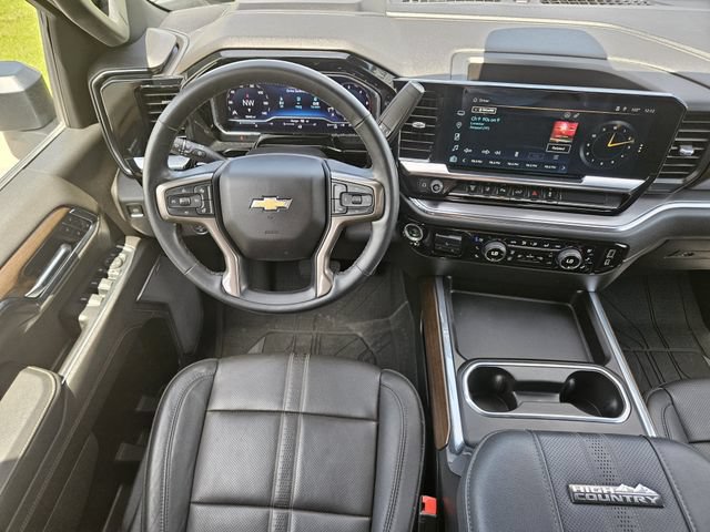 Used 2024 Chevrolet Silverado 2500 High Country w/ Technology Package AWD/4WD image 28