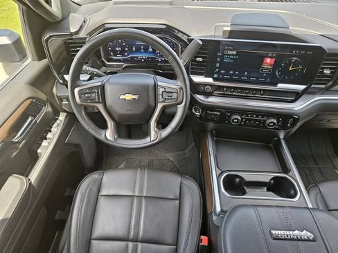 Used 2024 Chevrolet Silverado 2500 High Country w/ Technology Package AWD/4WD image 28