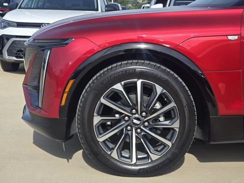 Used 2025 Cadillac Lyriq Sport AWD/4WD image 6