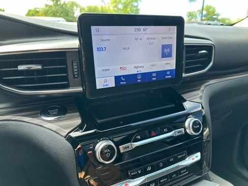 Used 2022 Ford Explorer Limited w/ Equipment Group 301A AWD/4WD image 17