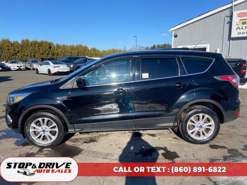 Used 2017 Ford Escape SE image 2