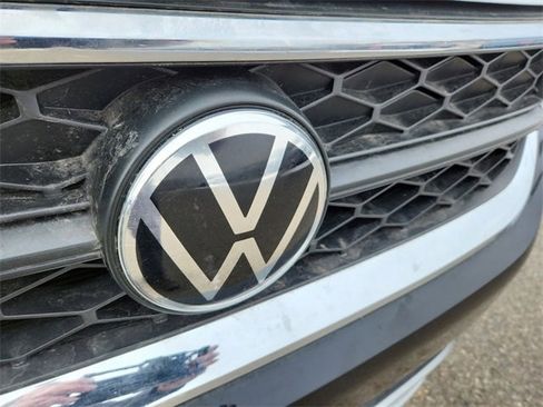 Used 2022 Volkswagen Taos SE image 29