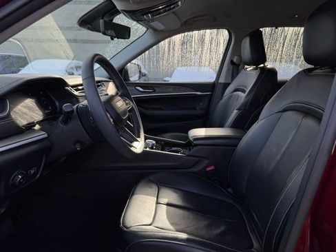 Used 2023 Jeep Grand Cherokee Limited w/ Luxury Tech Group II image 16