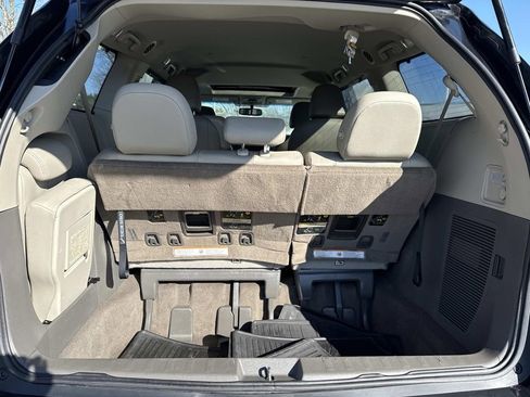 Used 2017 Toyota Sienna XLE w/ XLE Navigation Package image 24