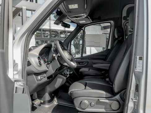 Used 2025 Mercedes-Benz Sprinter 2500 image 14