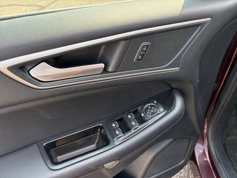 Used 2018 Ford Edge SEL w/ Equipment Group 201A AWD/4WD image 22