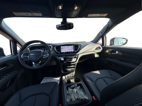 New 2026 Chrysler Pacifica Select image 22