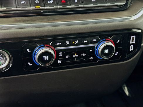 Used 2024 GMC Sierra 1500 SLT image 28