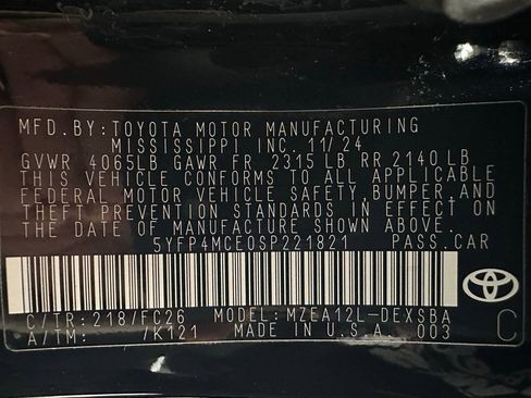 Used 2025 Toyota Corolla SE w/ SE Premium Package image 11