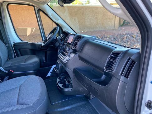 Used 2025 RAM ProMaster 2500 w/ U-Haul Equipment Group FWD image 36