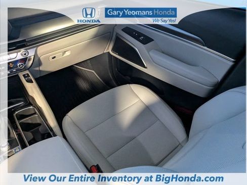 Used 2025 Kia Telluride S FWD image 21