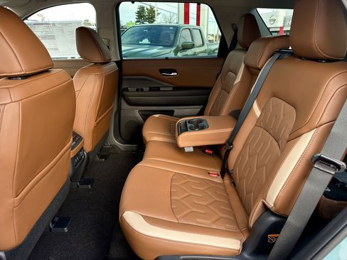 New 2026 Nissan Pathfinder Platinum image 34