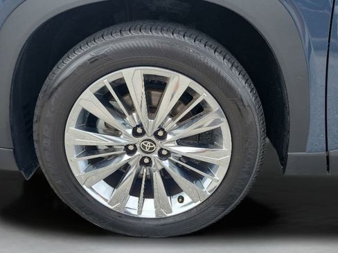 Certified 2024 Toyota Grand Highlander AWD image 25
