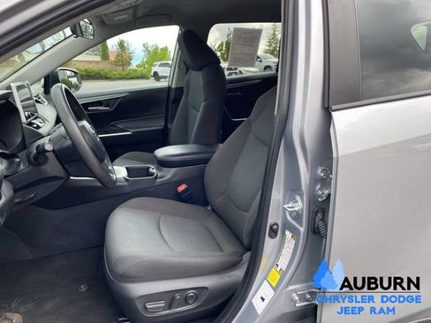 Used 2024 Toyota RAV4 XLE AWD/4WD image 30