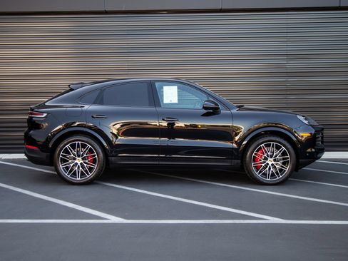 Certified 2024 Porsche Cayenne S AWD/4WD image 8