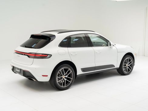 Certified 2025 Porsche Macan image 9