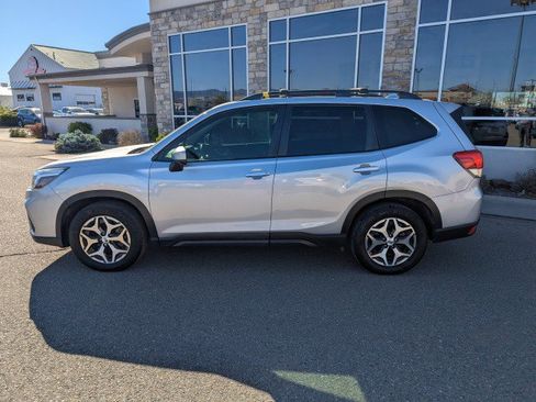 Used 2019 Subaru Forester Premium AWD/4WD image 2