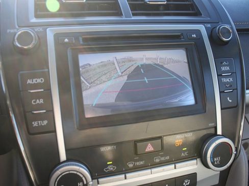 Used 2014 Toyota Camry LE image 14