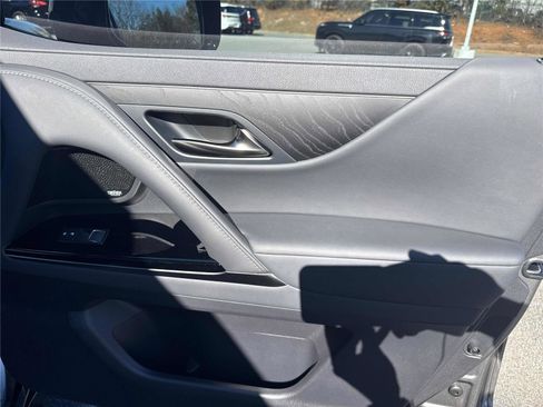 Used 2023 Lexus LX 600 4WD w/ Luxury Package image 23