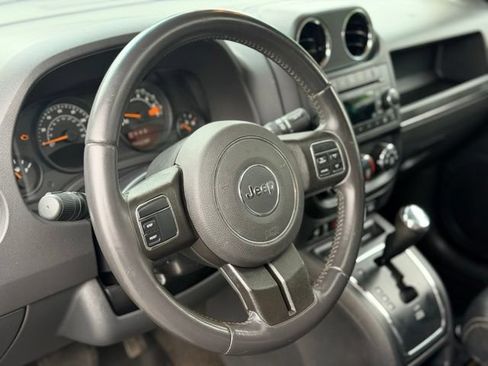 Used 2016 Jeep Patriot High Altitude AWD/4WD image 7