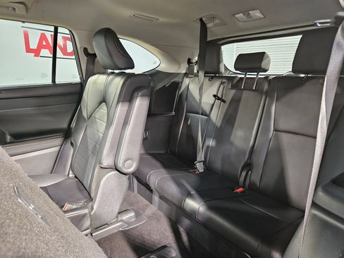Used 2025 Toyota Highlander XLE AWD/4WD image 39