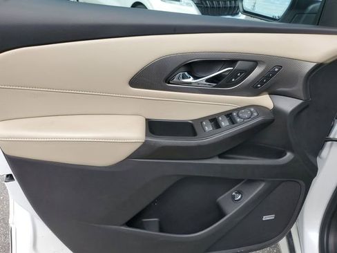 Used 2023 Chevrolet Traverse Premier image 19