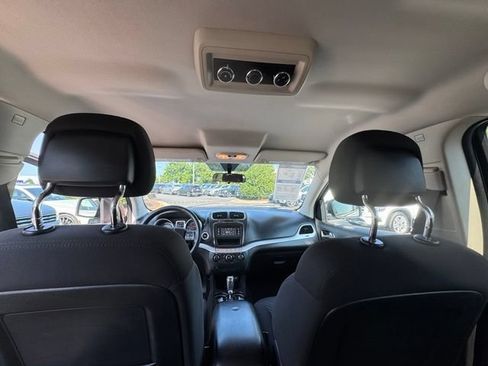 Used 2017 Dodge Journey SXT w/ Comfort/Convenience Group FWD image 17