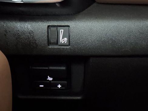 Used 2025 GMC Canyon AT4 w/ Technology Plus Package image 42