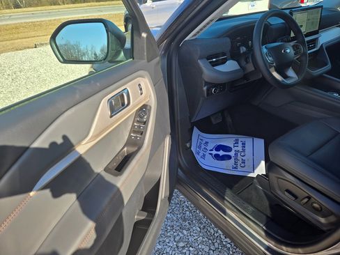 New 2026 Ford Explorer Active w/ Active Comfort Package image 6