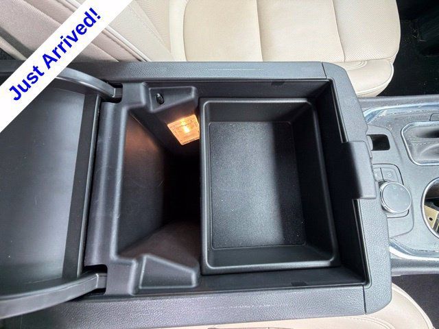 Used 2023 Chevrolet Traverse Premier FWD image 27