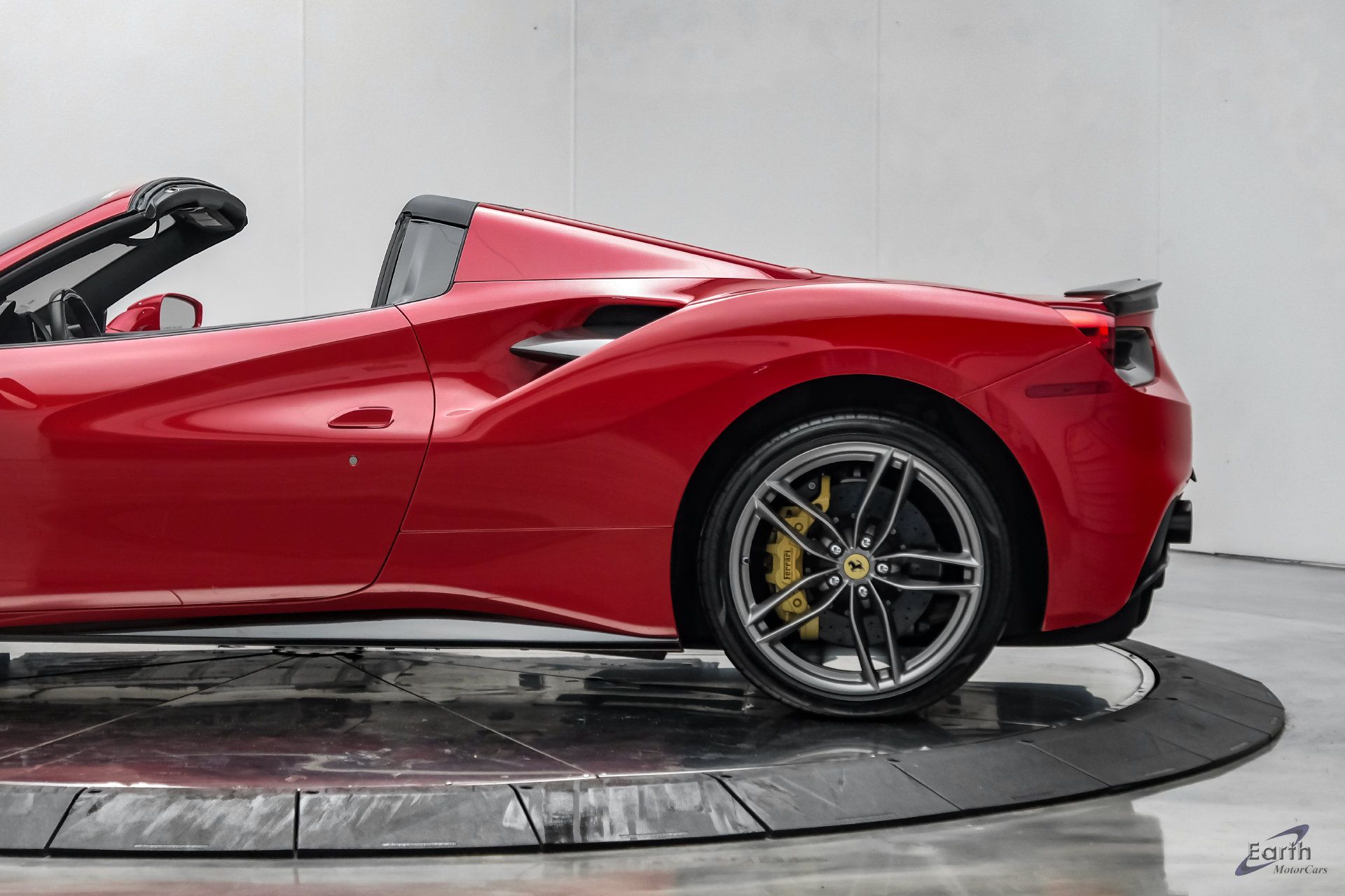 Used 2018 Ferrari 488 Spider RWD image 12