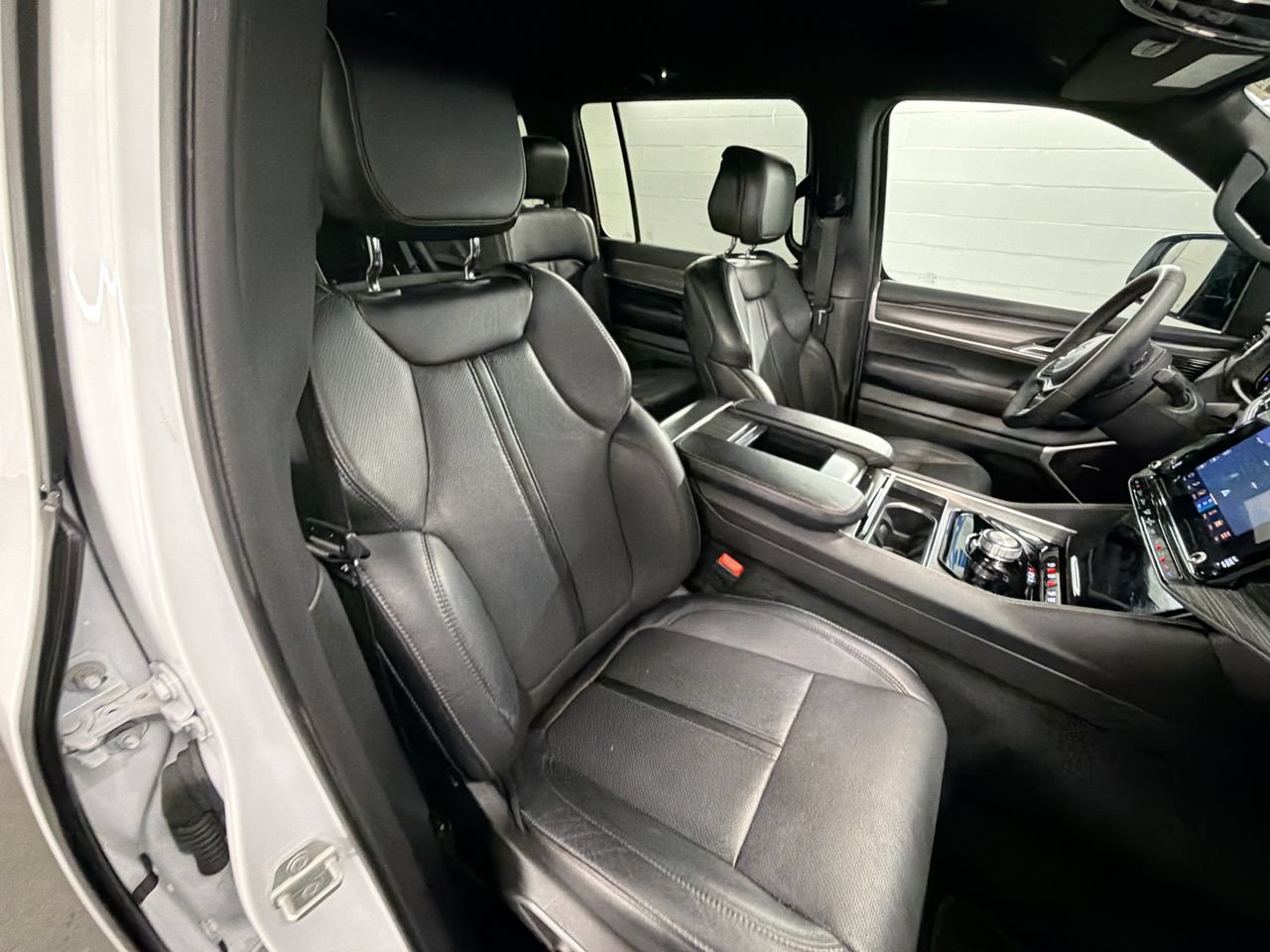 Used 2024 Jeep Wagoneer Series II w/ Flexible Seating Group RWD image 26