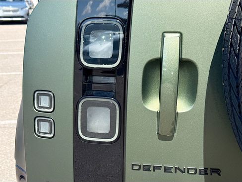 New 2026 Land Rover Defender 110 X-Dynamic SE image 10