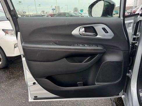 New 2026 Chrysler Pacifica Limited w/ S Appearance Package image 13