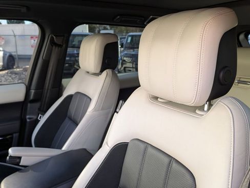 Used 2022 Land Rover Range Rover Sport HST image 14