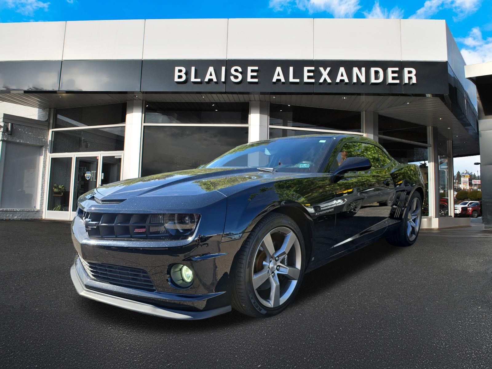Used 2010 Chevrolet Camaro SS w/ RS Package RWD image 9