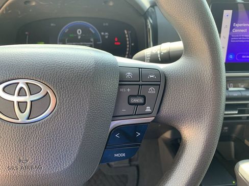 Used 2026 Toyota Camry LE FWD image 28