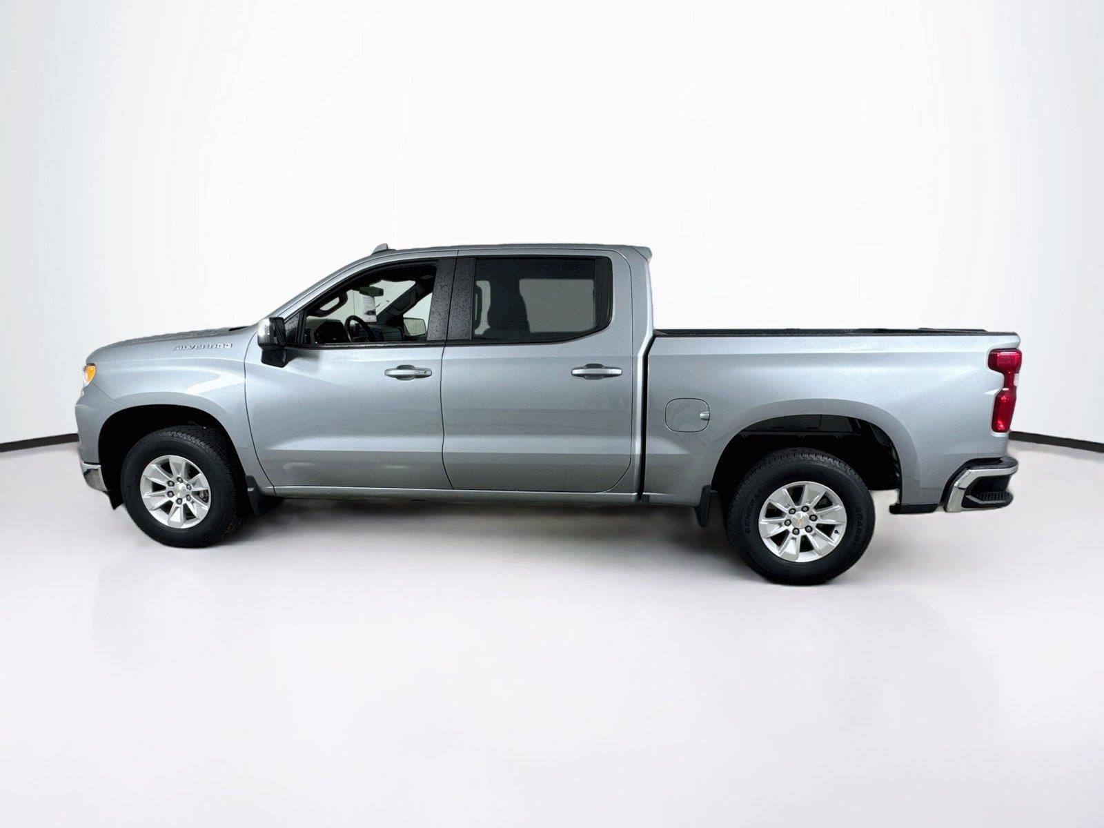 Used 2025 Chevrolet Silverado 1500 LT RWD image 3