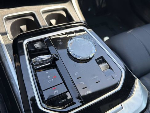Used 2025 BMW 760i xDrive w/ Executive Package AWD/4WD image 45