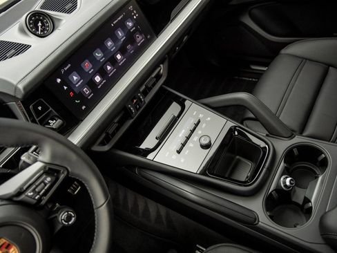 Certified 2026 Porsche Cayenne S AWD/4WD image 31